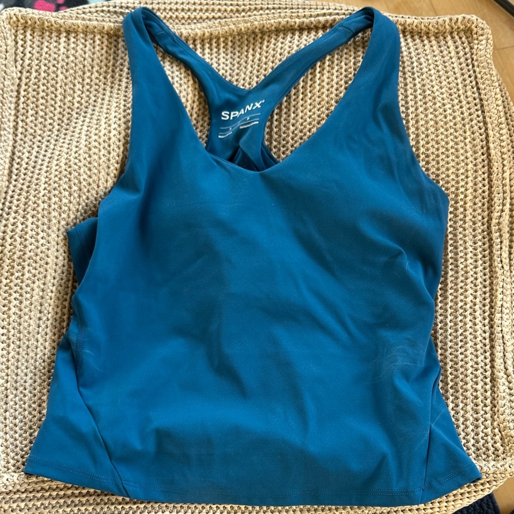 Spanx V-Neck Shelf Tank
FlexAppeal Performance Fabric